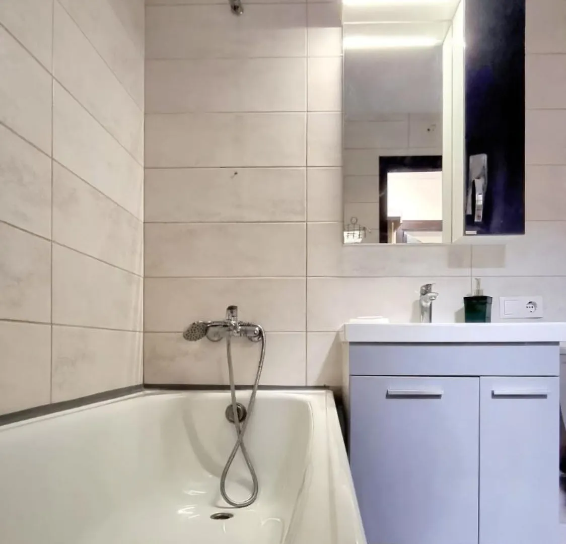 Apartment Второй Этаж, Метро Позняки Kyjev 0*,